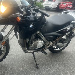 2006 BMW F650GS New Tires, Chain, Hard Cases