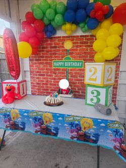 FREE Elmo backdrop and box numbers