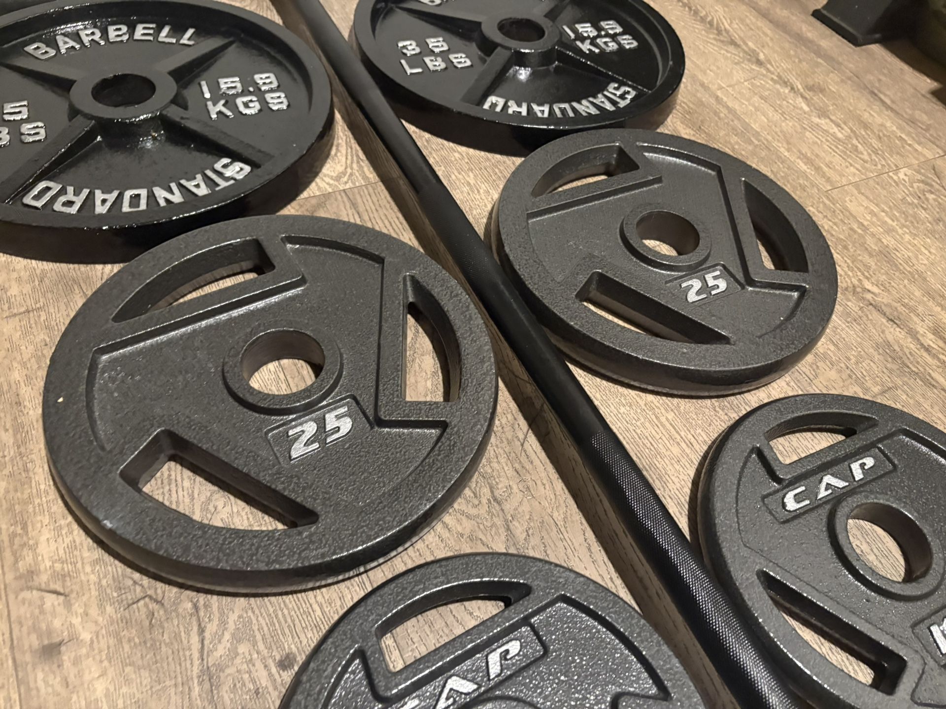 NEW Olympic Equipment: 6 ft Black Barbell With Weight Plates: 45s to 2.5s Total: 283 lbs