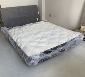 The DreamCloud Classic Hybrid, King Size, Used Less Than 30 Days