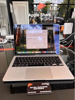 MacBook Air 13in 2020  8GB Ram 256SSD! 90 day warranty! We offer financing