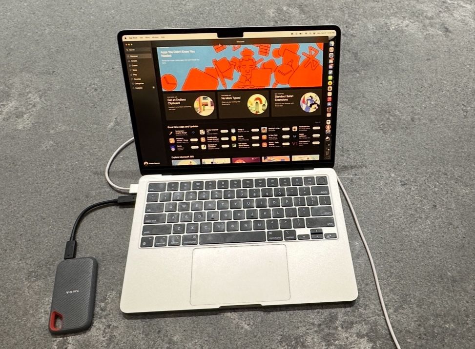 M2 MacBook Air (2022 Silver 256GB)