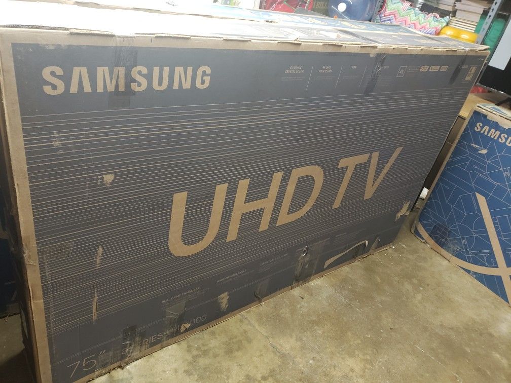 TV Samsung 82", RU8000, 240 Hz, Dynamic Cristal Color, Bixby, HDR, Excellent
