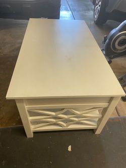 Off white coffee table 2 drawers sturdy