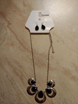 NEW Black & silver fashion jewelry set