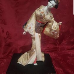 Vintage doll 11inches tall beautiful details