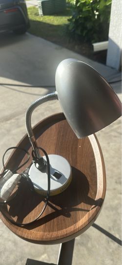 Desk lamp