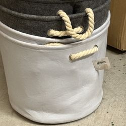 Lot of 25 baskets in Grey  and white baskets new 20x15