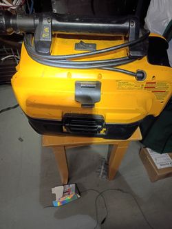 Vacuum DeWalt 100$ both battery power and plug in