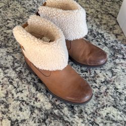 Like New UGG Aldon Ankle Boots 8.5
