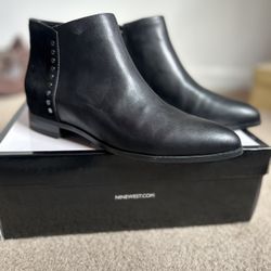 Black Boots 