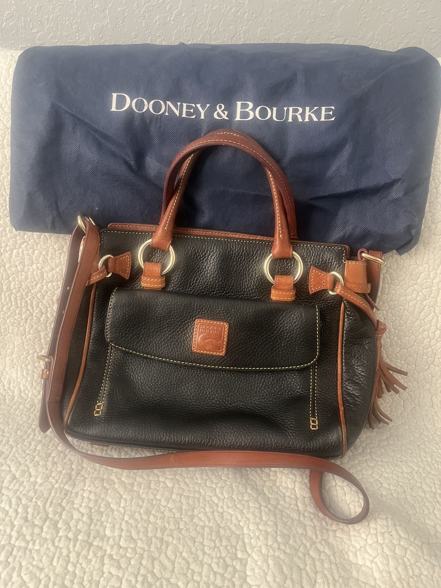 Authentic Dooney & Bourke Purse – Like New