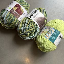 GREEN YARN BUNDLE 