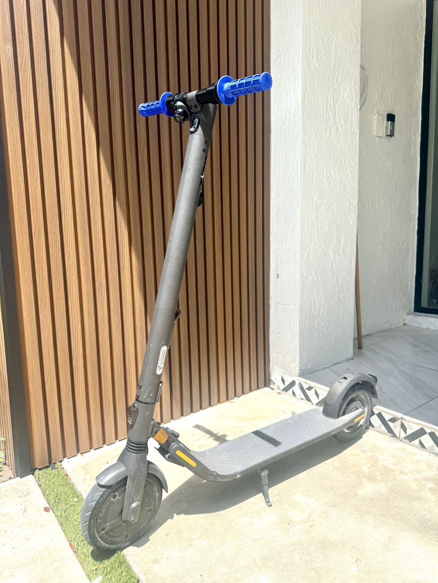 Nine bot E-Scooter e25a