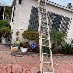 Excellent Condition, Aluminum Extension Ladder