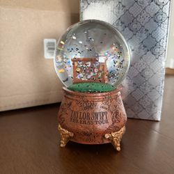 Taylor Swift Acoustic Piano Snowglobe