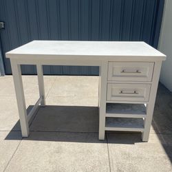 Universal Broadmoore Caine Kitchen Island – Quartz Top – Soft Close Drawers