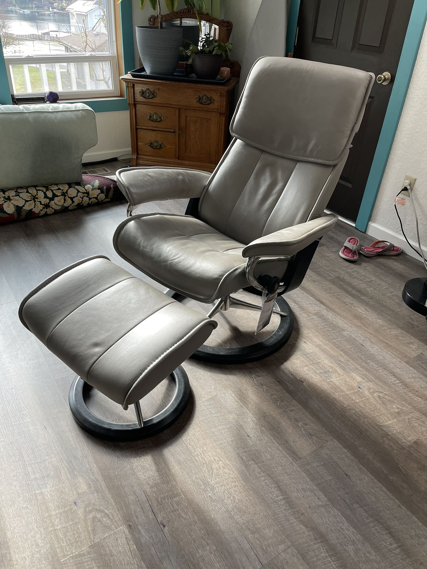 Stressless Recliner + Stool - Price Reduction