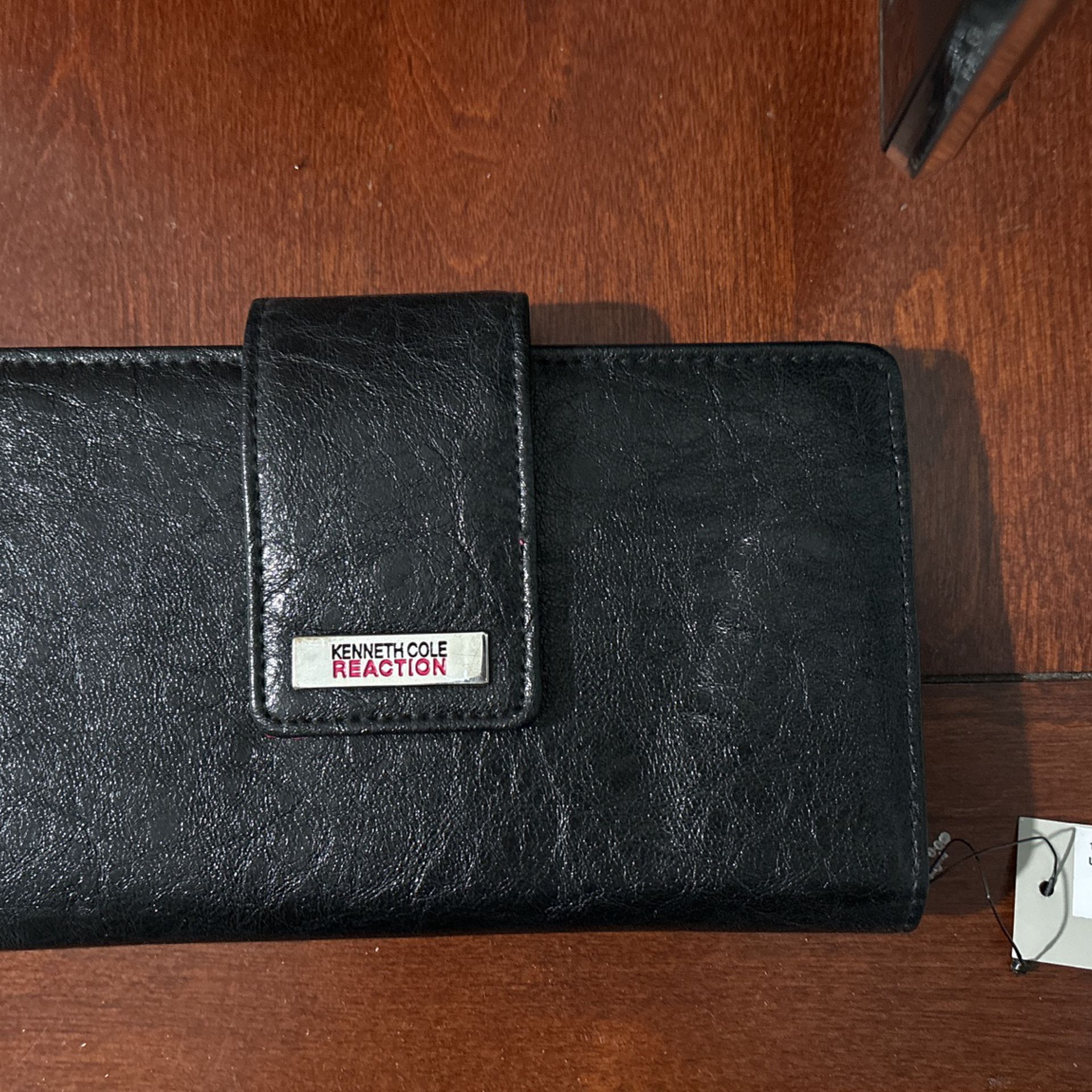Ladies Wallet- KENNETH  COLE REACTION- $8