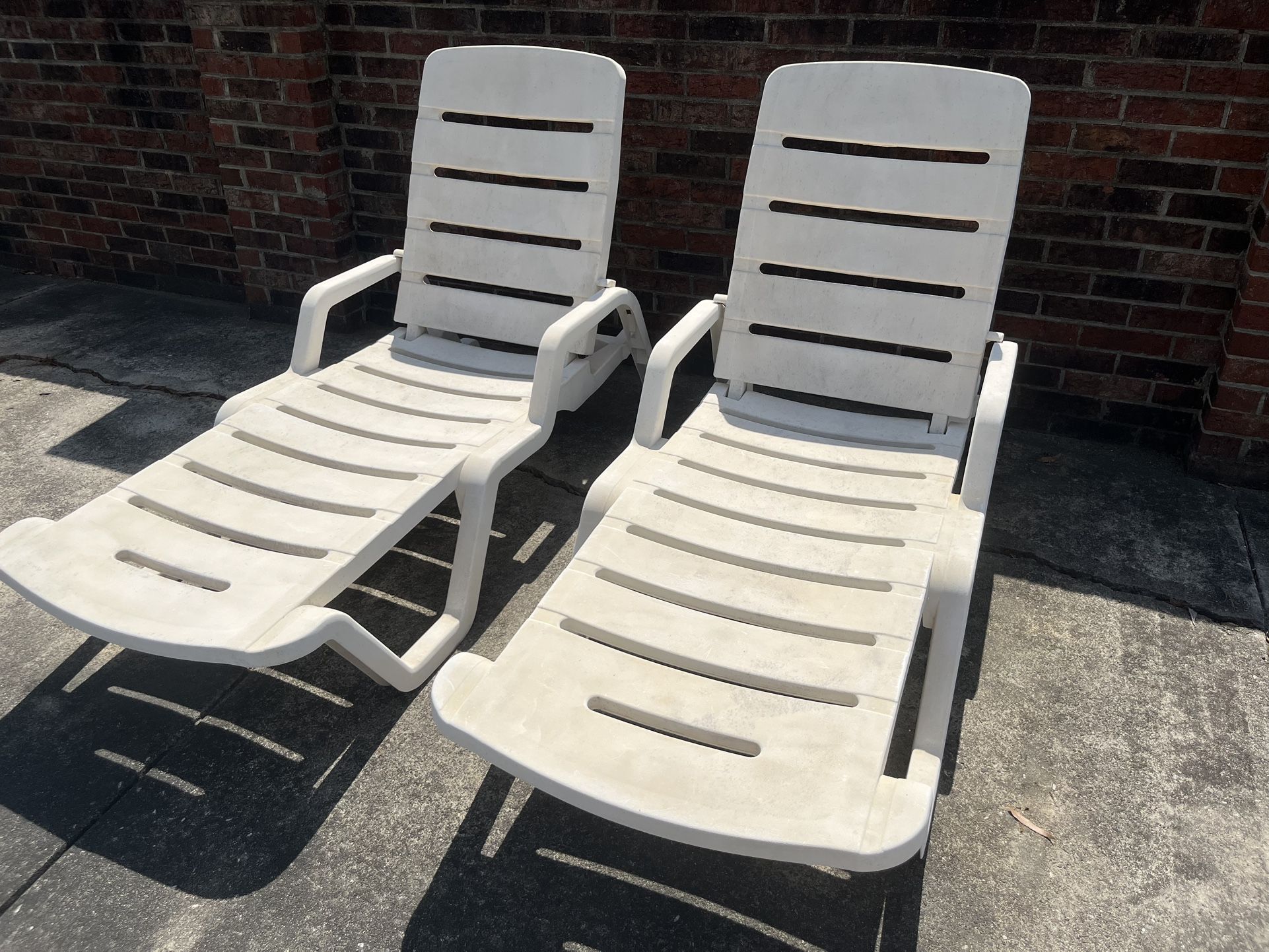 Pool Lounge Chairs