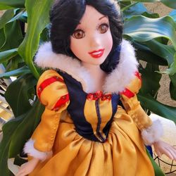 Disney Snow White Porcelain Doll "15