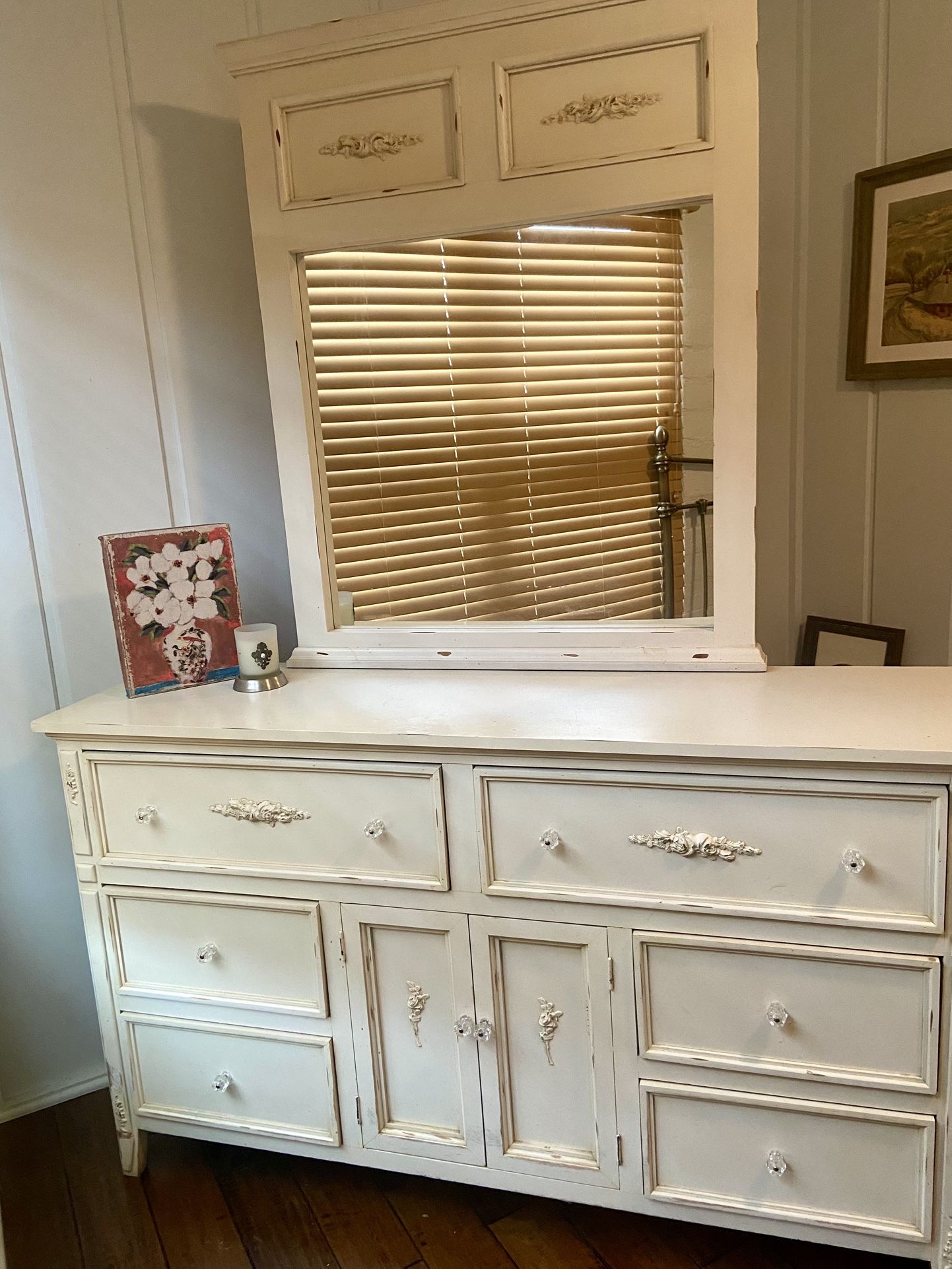 Shabby Chic Dresser With Mirror