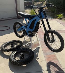 Sur-Ron Light Bee X – Supermoto + Dirt Wheel Set – Professional Clean Build