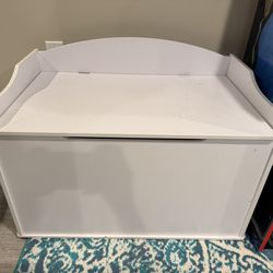 White toy box 30x16x18