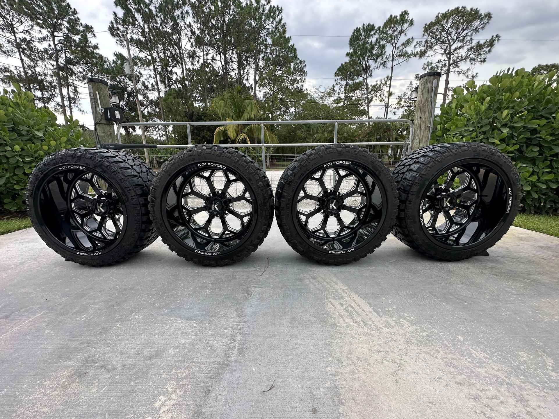 CUSTOM WHEELS AND TIRES 8x170 22x14 KG1 WRAPPED IN 33x14.5x22 FURY TIRES!!