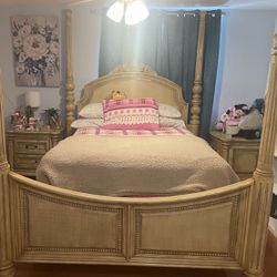 Queen size bedroom set & Two Nightstands!!!