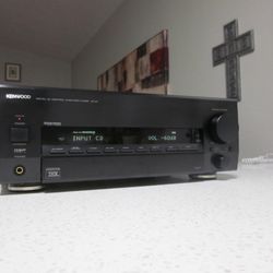 * KENWOOD * Audiophile- Grade Top Quality PREAMPLIFIER / TUNER . LIKE NEW . MUST SEE . ORIGINAL PRICE $900.00 , Asking $100.00 . Like New . Must See .