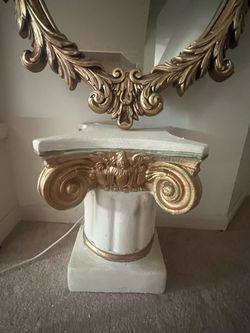 Beautiful Italian mirror and pedestal