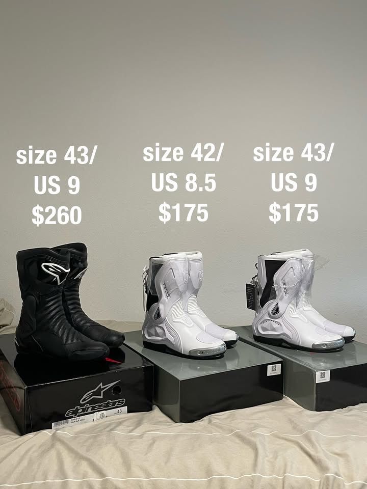 Motorcycle boots, Size 9 And 8.5 Alpine Stars