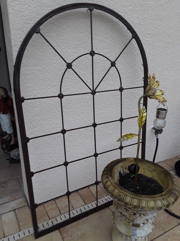 Solid Dark Iron Wall Decor Indoor/outdoor Like New In Weeki Wachee Spring Hill