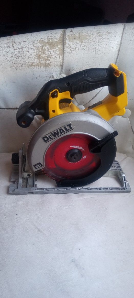 Sierra DeWalt De 20V MAX
