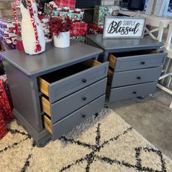 ✨✨BEAUTIFUL GRAY BIG SET OF MATCHING NIGHTSTANDS ✨✨