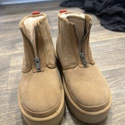 Uggs women Size 7