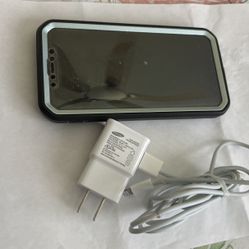 I Phone XR 4 Years Old, Works Perfect No Scratches 