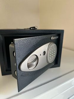 SentrySafe Electronic Digital Security Safe comes with 2 sets of keys