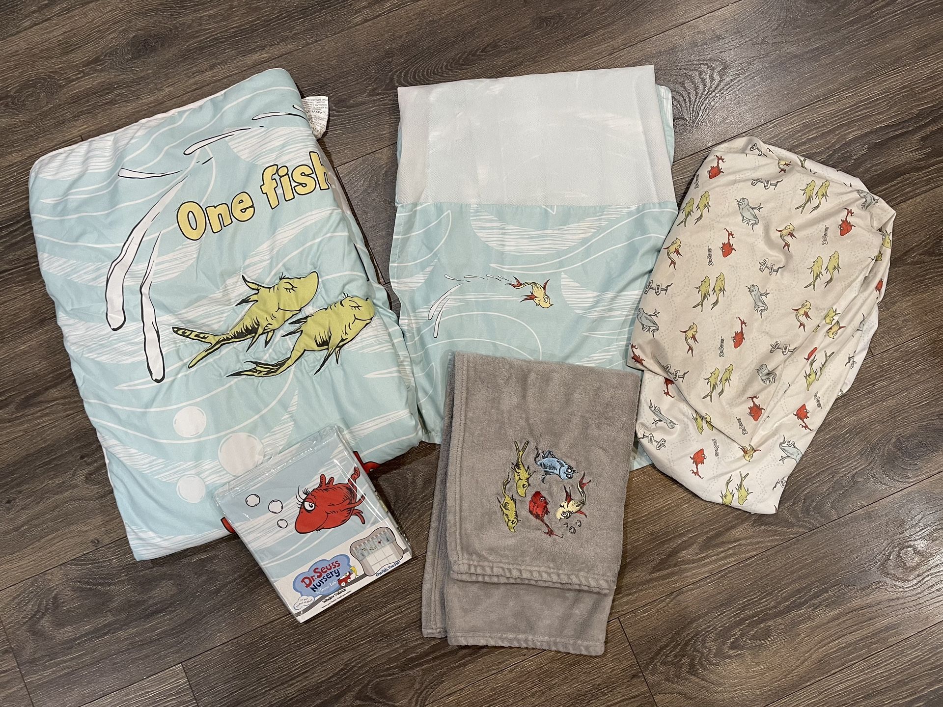 Dr Seuss Crib Bed Set/Valance