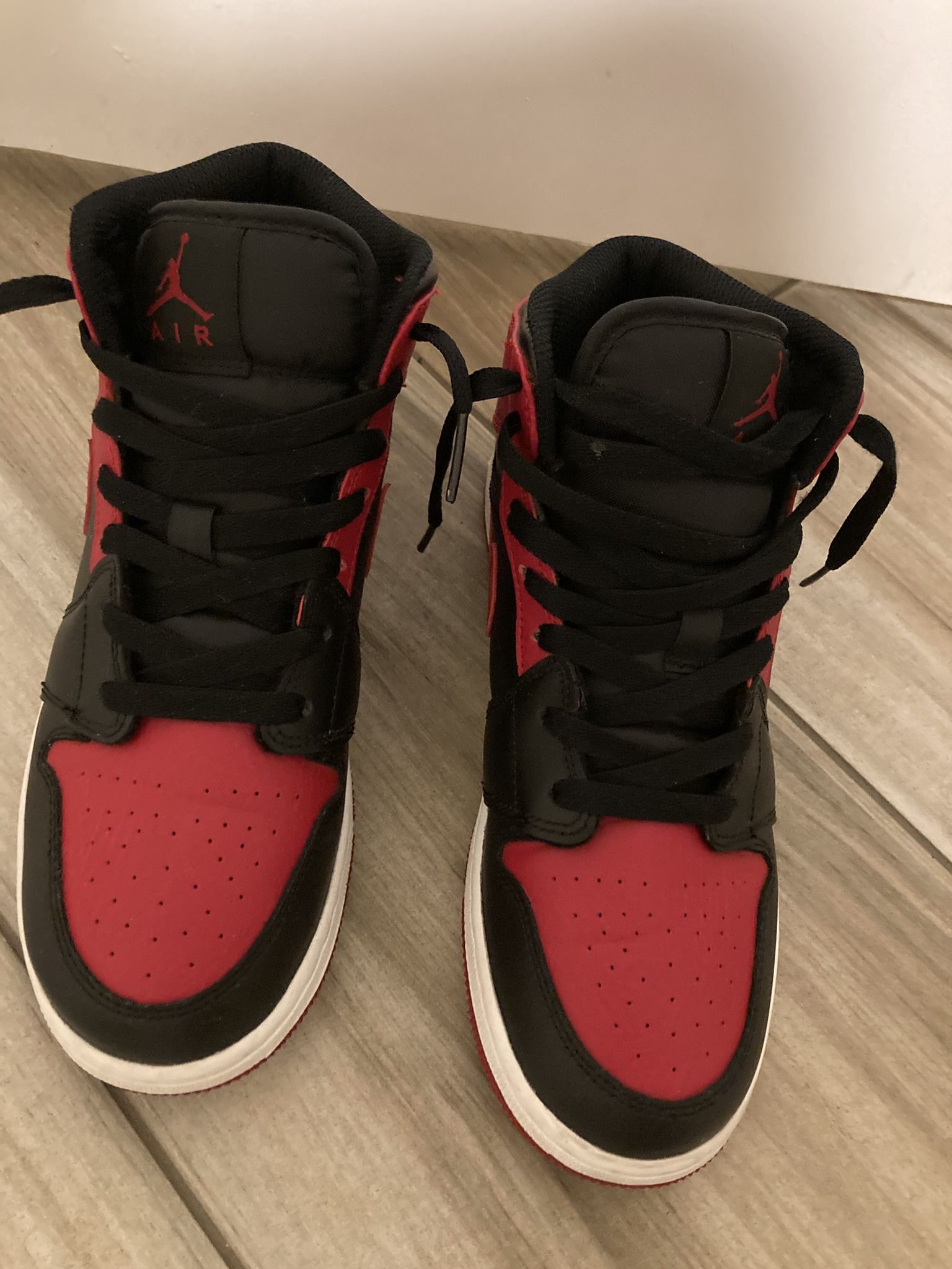 Air Jordan 1 Mid Banned (2020)