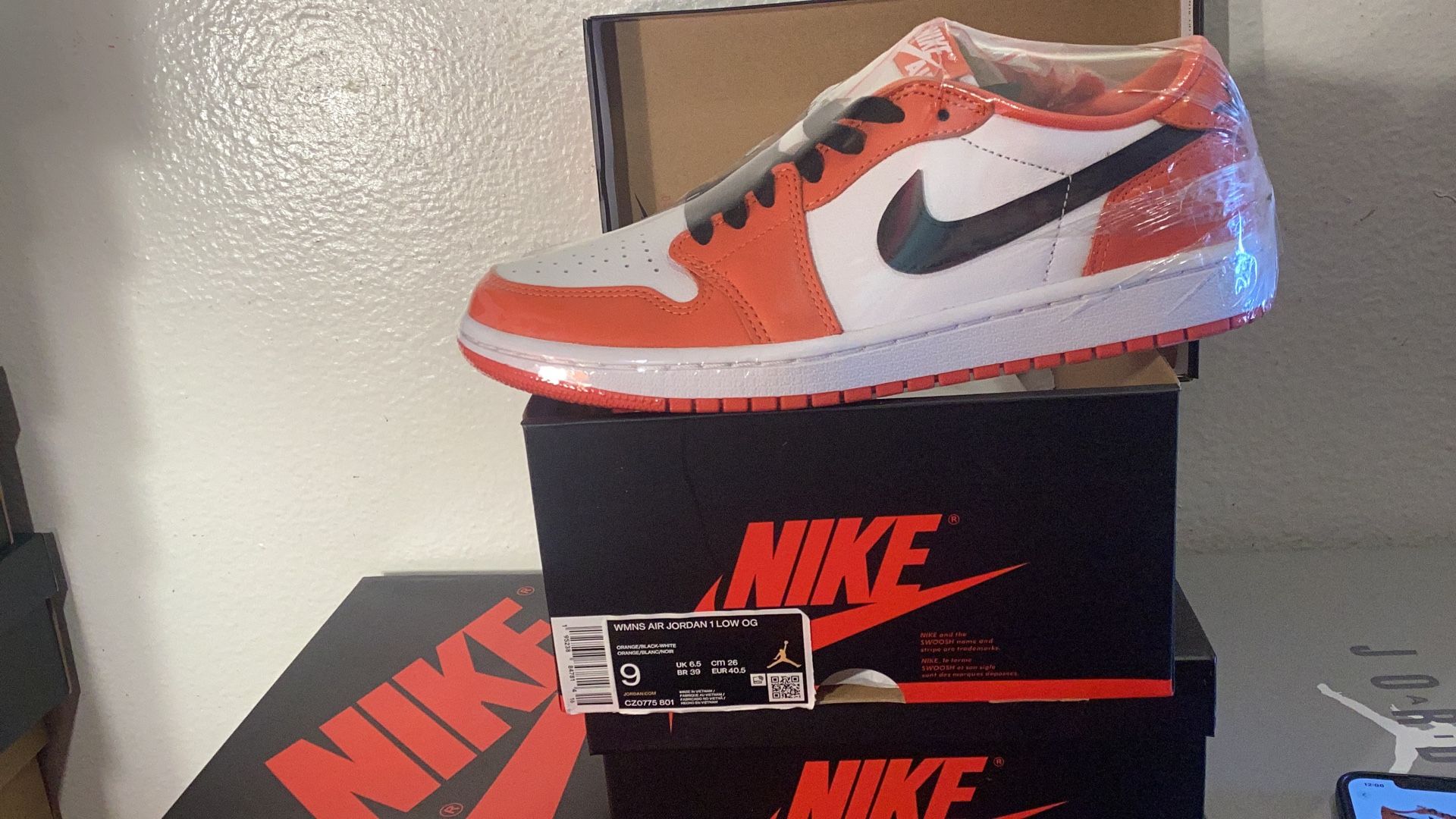 Women’s Air Jordan 1 Low OG Starfish Size 9. Men Size 7.5