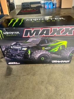Traxxas MAXX 4S Monster Energy RC Truck