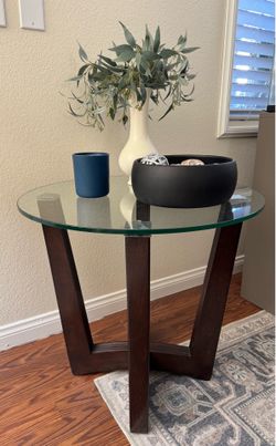 Accent Table/Side Table