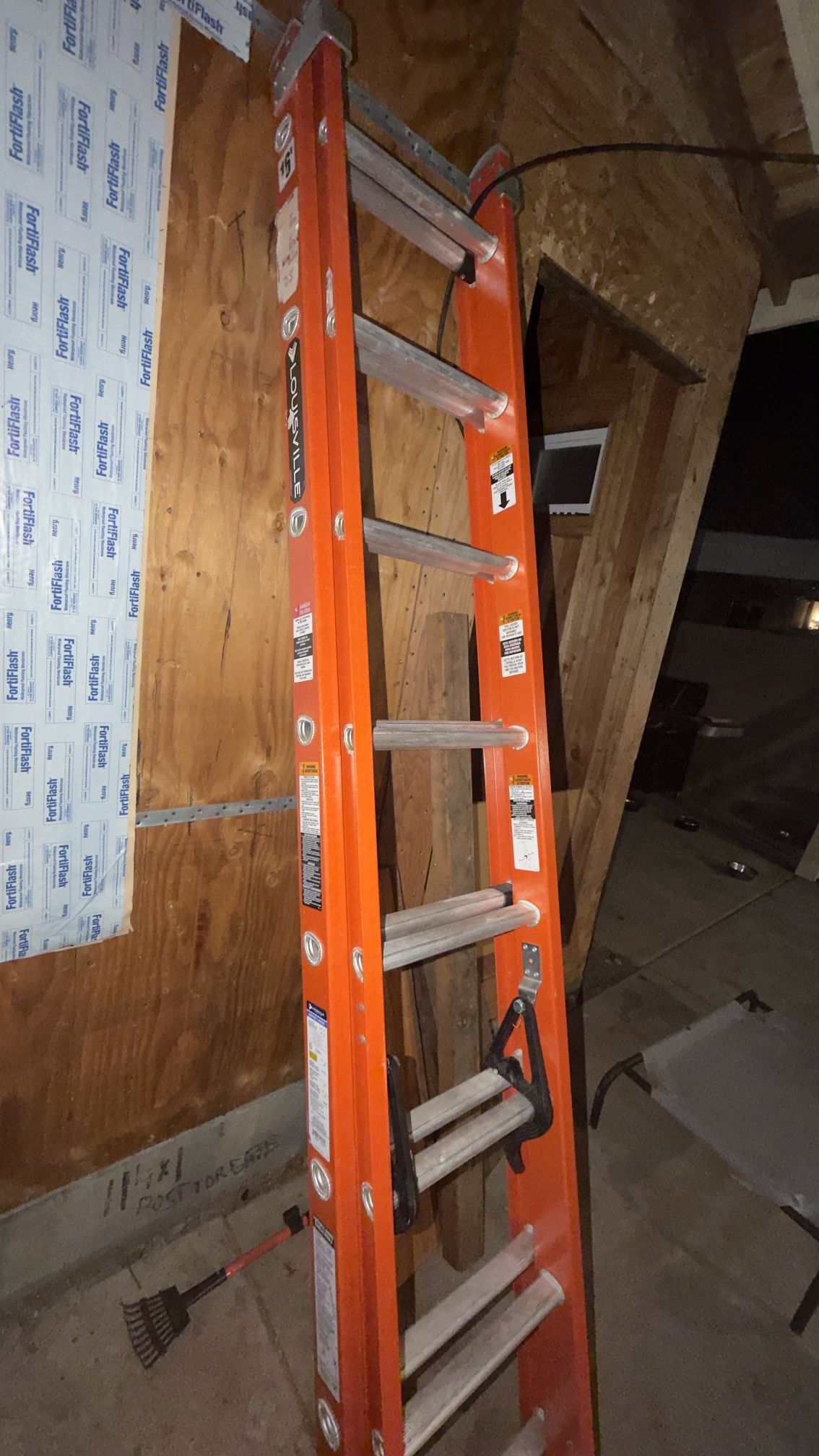 Louisville 16β Extension Ladder πͺ