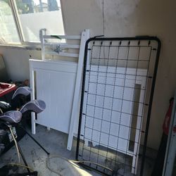 White Crib EXCELLENT CONDITON