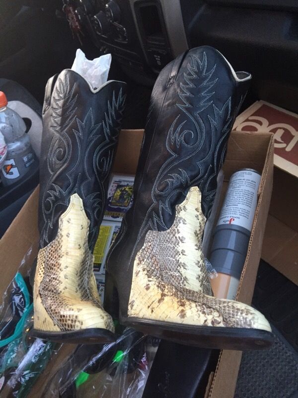 Acme snakeskin boots Python.