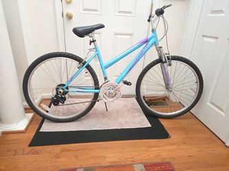 NEW Roadmaster Granite Peak 18-Speed Mountain Bike,