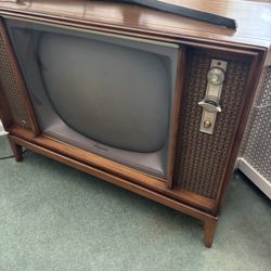 Antique Tube Television/ Tv Console ( Not working ) Great For A Prop Or You fix 