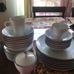 Vajilla   De Platos Grandes Medianos Chicos Y Tazas Y Para El Azúcar 